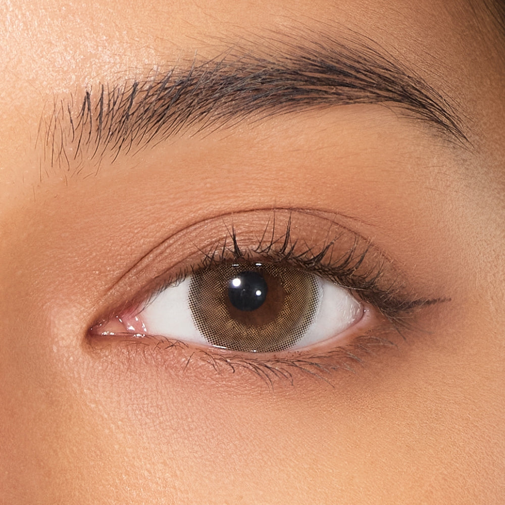 c804-celebriti-lustre-brown-closeup-eye.jpg