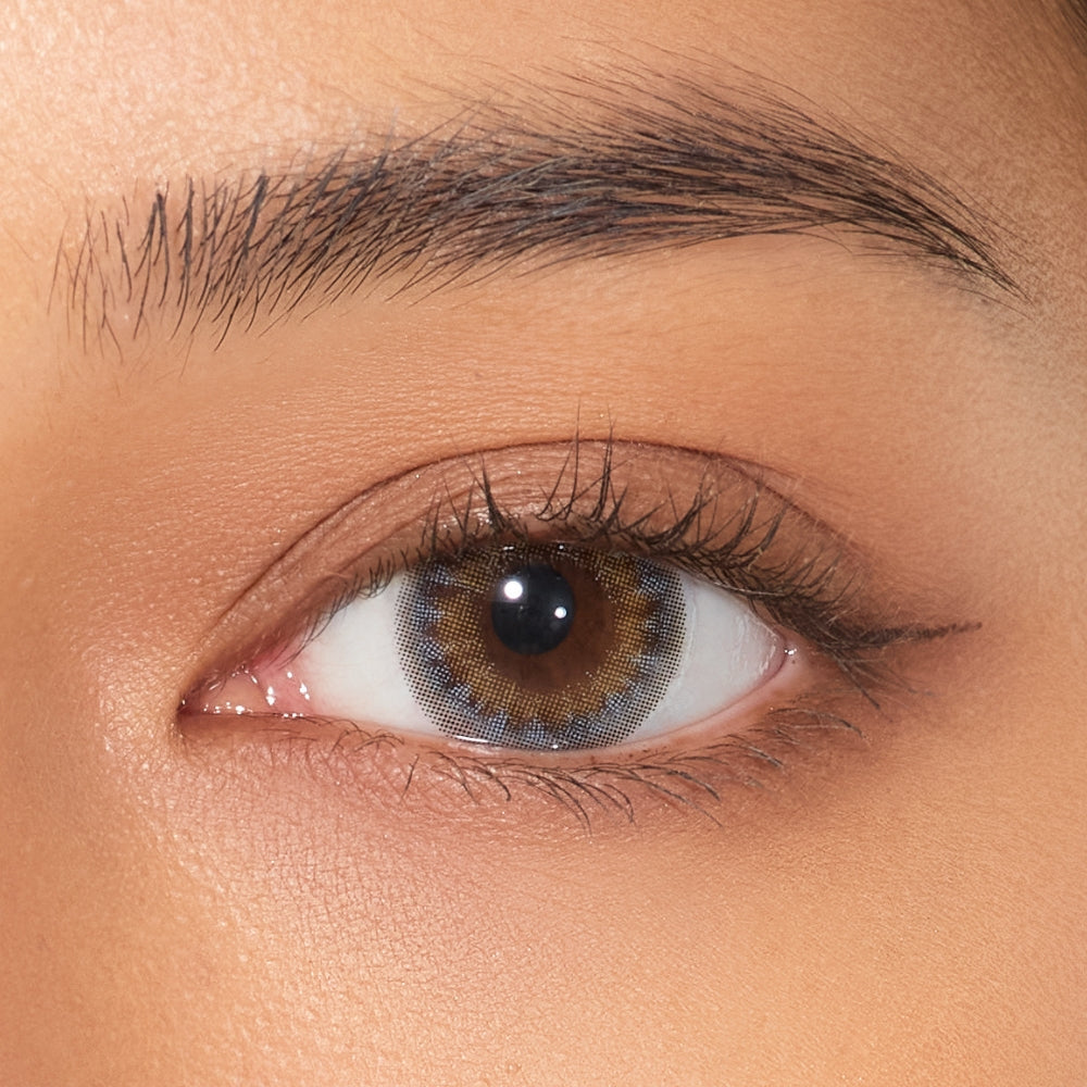 c821-celebriti-veil-blue-closeup-eye.jpg