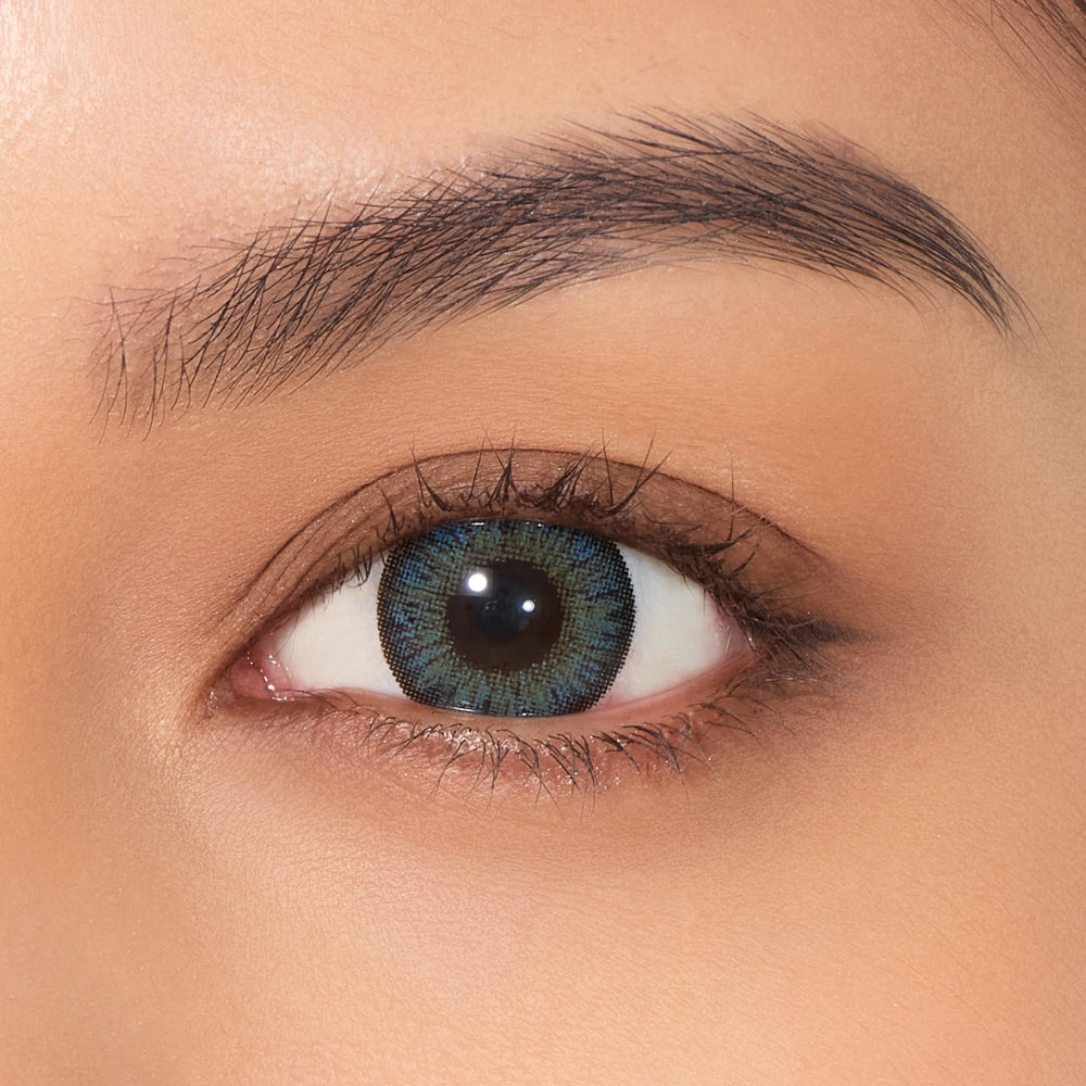neo-myownglow-blue-closeup-eye.jpg